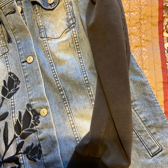 Jean jacket, one of a kind - Picture 4 of 9